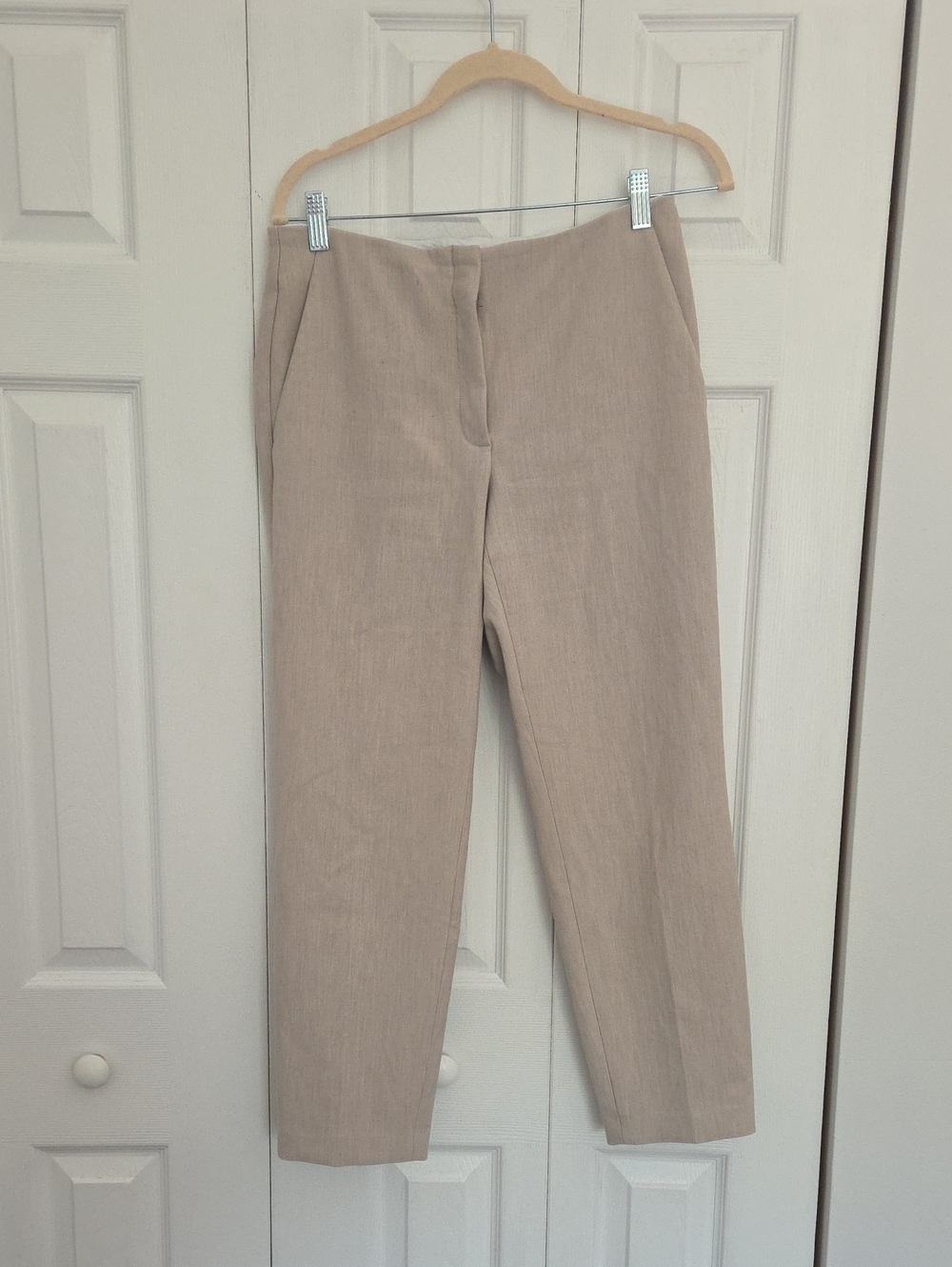Aritzia Babaton Beige Tapered Pants In Size 6